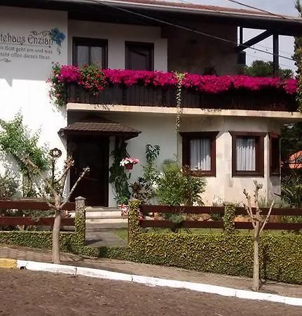 Treze Tílias Hospedaria Gastehaus Enzian מראה חיצוני תמונה