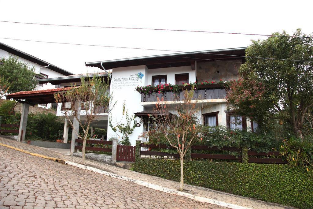 Treze Tílias Hospedaria Gastehaus Enzian מראה חיצוני תמונה