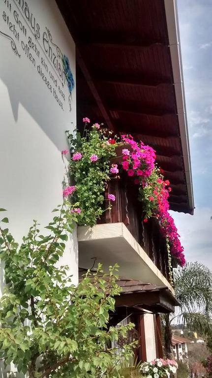 Treze Tílias Hospedaria Gastehaus Enzian מראה חיצוני תמונה